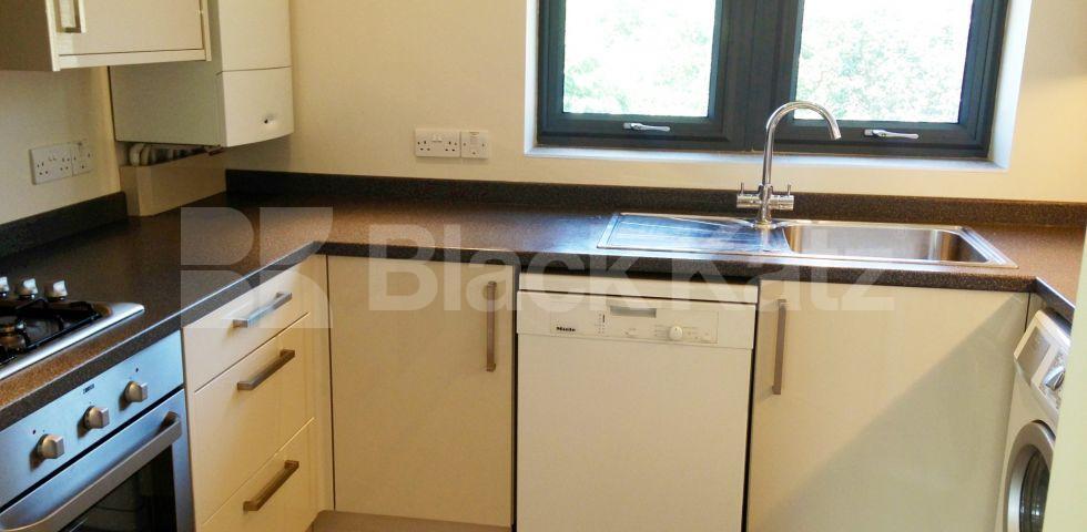 			NEW INSTRUCTION , 2 Bedroom, 1 bath, 1 reception Apartment			 Brixton Road, Oval